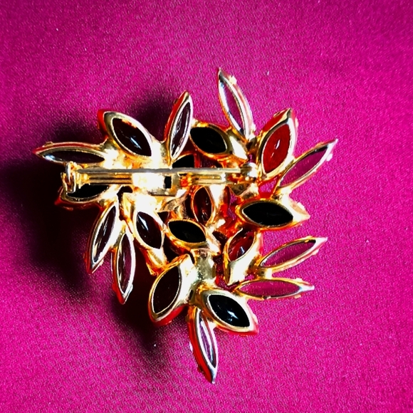 Black,Amber,and Tigers eye inspired beautifully cut crystal Brooch - Picture 4 of 5